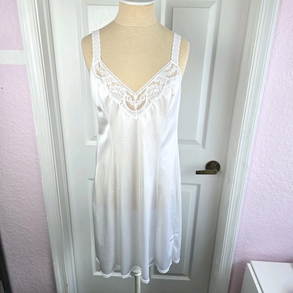 Vanity Fair Vintage Full Slip White Size 38 Lace Nylon Lingerie Nightgown USA‎